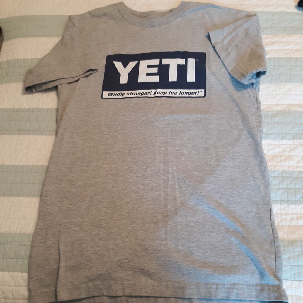 Yeti T-Shirt Men’s Small Short Sleeve Gray Excellent Condition